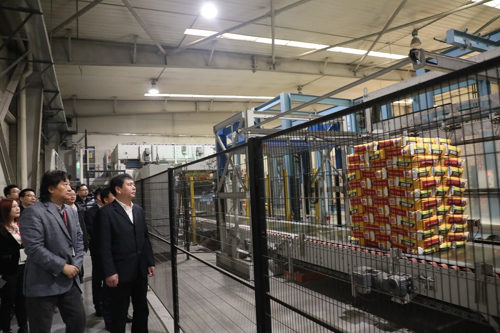 武漢市蔡甸區(qū)區(qū)長郝勝勇蒞臨美巢集團(tuán)參觀調(diào)研