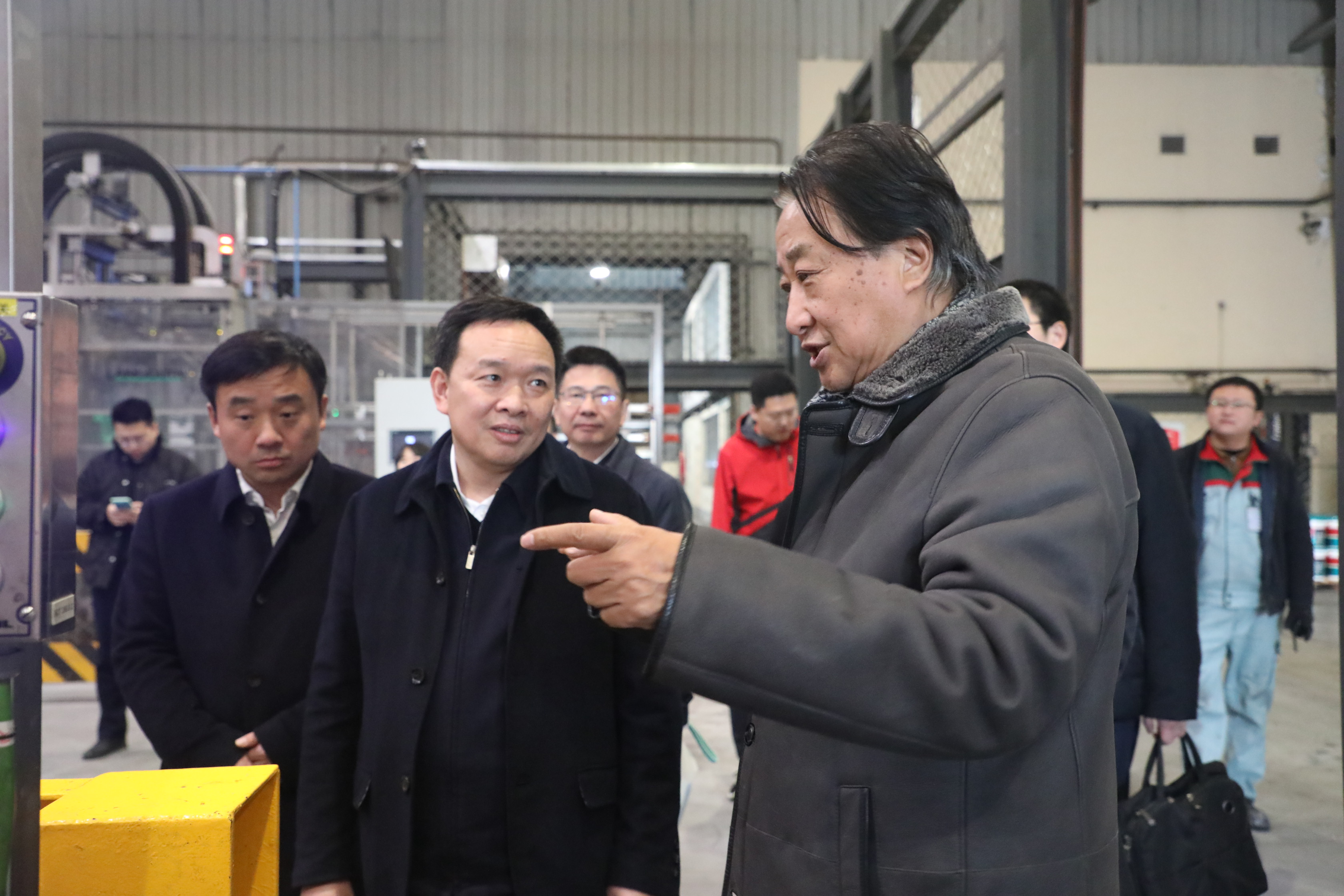 武漢市蔡甸區(qū)委書(shū)記余從斌一行蒞臨美巢北京總部參觀(guān)指導(dǎo)